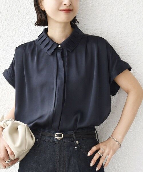 SHIPS / シップス シャツ・ブラウス | 《予約》【WEB限定】〈手洗い可能〉ヴィンテージ サテン 襟 タック デザイン ブラウス（ネイビー）
