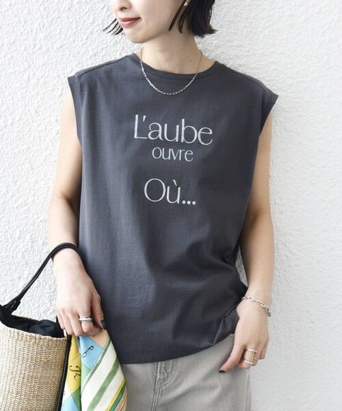 SHIPS / シップス Tシャツ | 《予約》〈洗濯機可能〉メルティ コットン プリント ロゴ フレンチスリーブ TEE（ダークグレー）