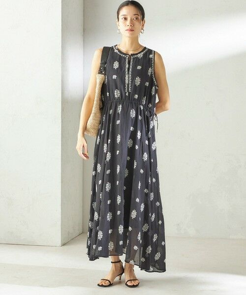 SHIPS / シップス ロング・マキシ丈ワンピース | 《予約》【SHIPS別注】Fanaka:〈手洗い可能〉フラワー プリント 刺繍 ワンピース | 詳細1