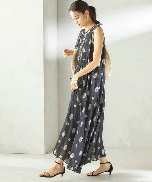 SHIPS / シップス ロング・マキシ丈ワンピース | 《予約》【SHIPS別注】Fanaka:〈手洗い可能〉フラワー プリント 刺繍 ワンピース | 詳細2