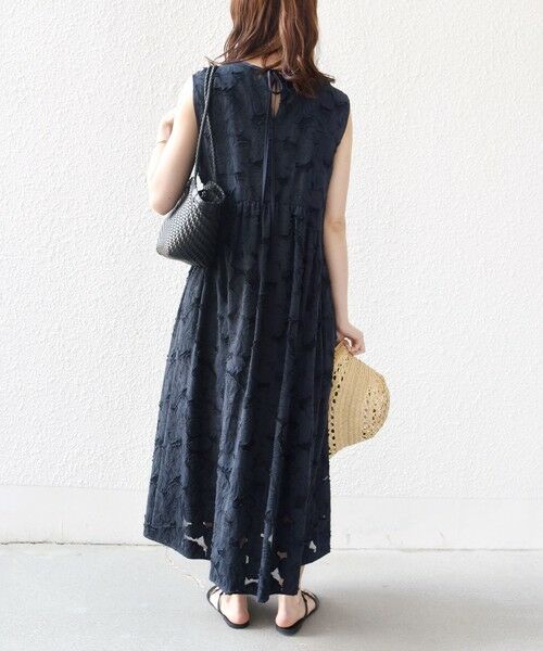 SHIPS / シップス ロング・マキシ丈ワンピース | 《予約》〈手洗い可能〉シアー ジャカード ノースリーブ ワンピース | 詳細15