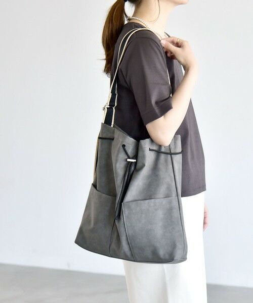 SHIPS / シップス トートバッグ | 《予約》quaranciel: ポケット ラインベルト ワンハンドル トート バッグ（A4対応） | 詳細1