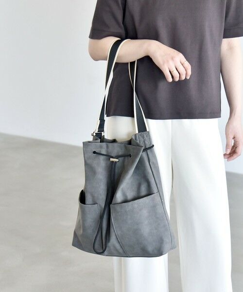 SHIPS / シップス トートバッグ | 《予約》quaranciel: ポケット ラインベルト ワンハンドル トート バッグ（A4対応） | 詳細2