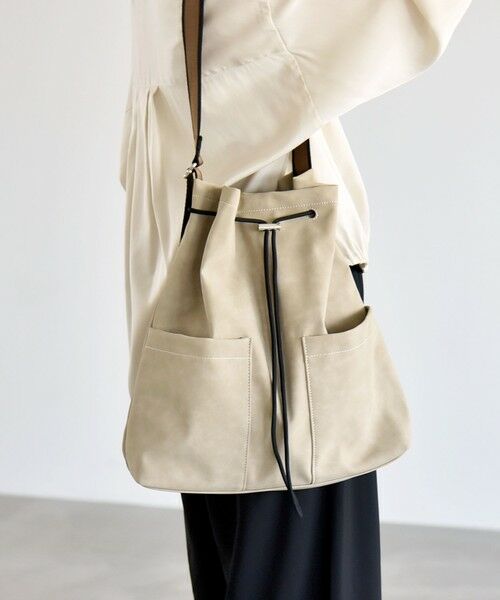 SHIPS / シップス トートバッグ | 《予約》quaranciel: ポケット ラインベルト ワンハンドル トート バッグ（A4対応） | 詳細14