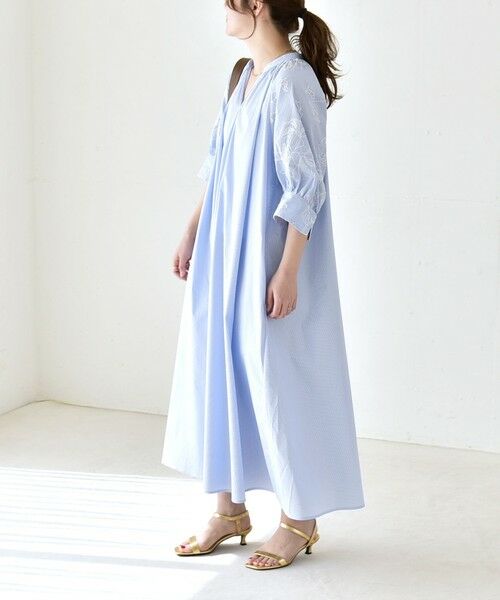 SHIPS / シップス ロング・マキシ丈ワンピース | 《予約》quaranciel:〈洗濯機可能〉ストライプ フラワー刺繍 スキッパー シャツ ワンピース | 詳細1