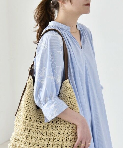 SHIPS / シップス ロング・マキシ丈ワンピース | 《予約》quaranciel:〈洗濯機可能〉ストライプ フラワー刺繍 スキッパー シャツ ワンピース | 詳細9