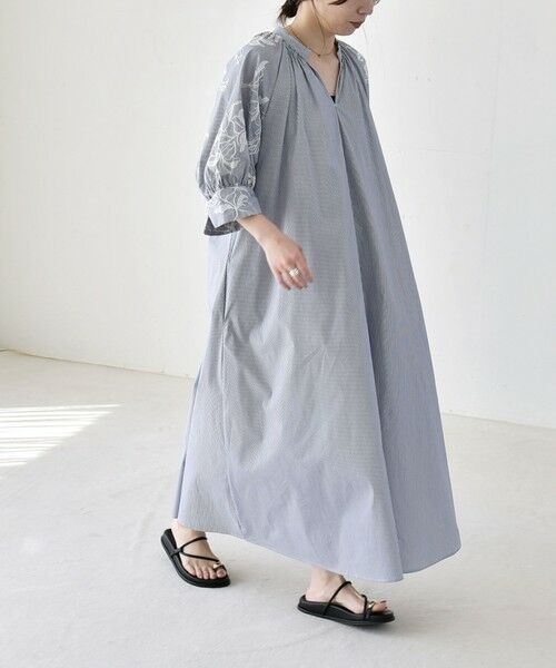 SHIPS / シップス ロング・マキシ丈ワンピース | 《予約》quaranciel:〈洗濯機可能〉ストライプ フラワー刺繍 スキッパー シャツ ワンピース | 詳細24
