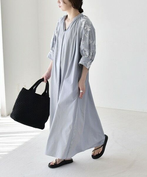 SHIPS / シップス ロング・マキシ丈ワンピース | 《予約》quaranciel:〈洗濯機可能〉ストライプ フラワー刺繍 スキッパー シャツ ワンピース | 詳細25