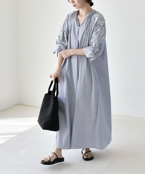 SHIPS / シップス ロング・マキシ丈ワンピース | 《予約》quaranciel:〈洗濯機可能〉ストライプ フラワー刺繍 スキッパー シャツ ワンピース | 詳細27