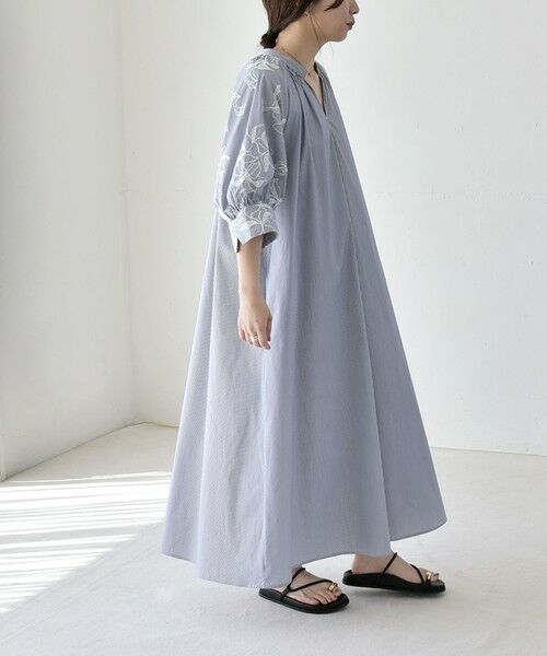 SHIPS / シップス ロング・マキシ丈ワンピース | 《予約》quaranciel:〈洗濯機可能〉ストライプ フラワー刺繍 スキッパー シャツ ワンピース | 詳細30