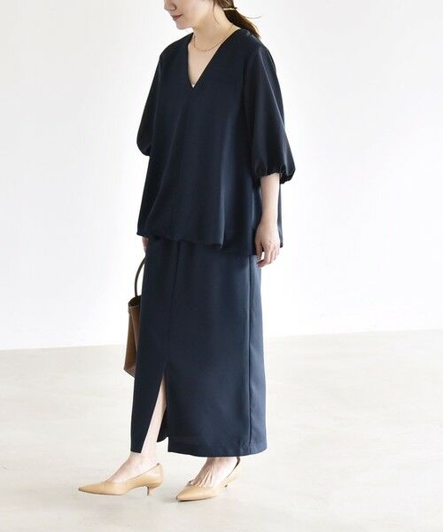 SHIPS / シップス ロング・マキシ丈ワンピース | 《予約》quaranciel:〈洗濯機可能〉Vネック 6分袖 ブラウス & Iライン スカート セットアップ | 詳細3