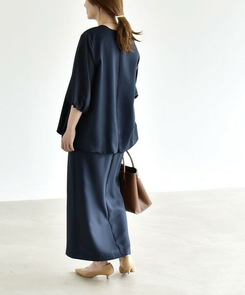 SHIPS / シップス ロング・マキシ丈ワンピース | 《予約》quaranciel:〈洗濯機可能〉Vネック 6分袖 ブラウス & Iライン スカート セットアップ | 詳細4