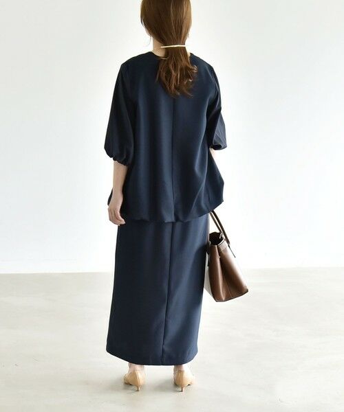 SHIPS / シップス ロング・マキシ丈ワンピース | 《予約》quaranciel:〈洗濯機可能〉Vネック 6分袖 ブラウス & Iライン スカート セットアップ | 詳細5