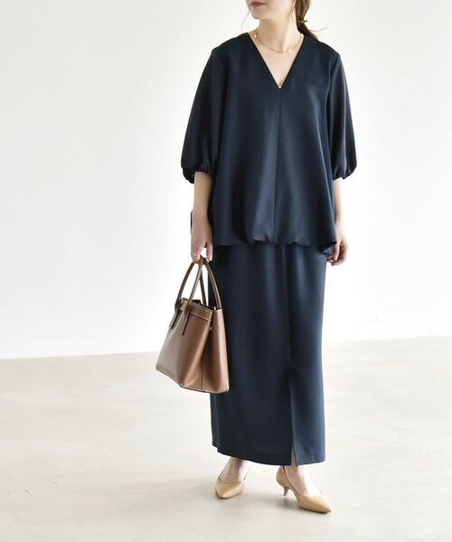 SHIPS / シップス ロング・マキシ丈ワンピース | 《予約》quaranciel:〈洗濯機可能〉Vネック 6分袖 ブラウス & Iライン スカート セットアップ | 詳細9