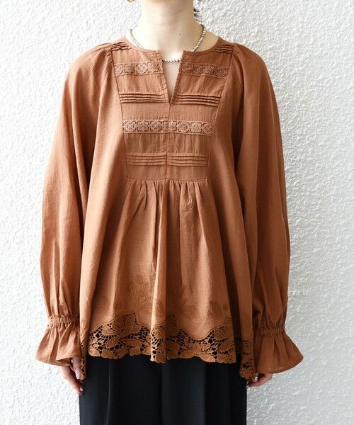 SHIPS / シップス シャツ・ブラウス | 《予約》SHIPS any:〈手洗い可能〉コットン レース ヘム キーネック ギャザー ブラウス | 詳細29