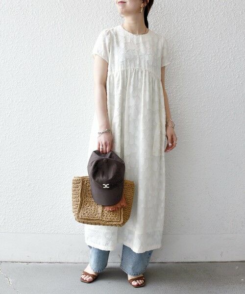 SHIPS / シップス ロング・マキシ丈ワンピース | 《予約》SHIPS any:〈手洗い可能〉カット ジャカード ウエスト ギャザー ワンピース（オフホワイト）