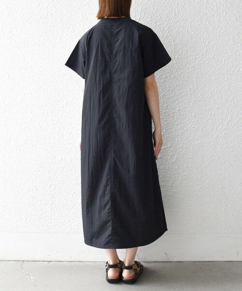 SHIPS / シップス ロング・マキシ丈ワンピース | 《予約》SHIPS any:〈多機能/洗濯機可能〉シェルテック ドロスト ロング ワンピース | 詳細11