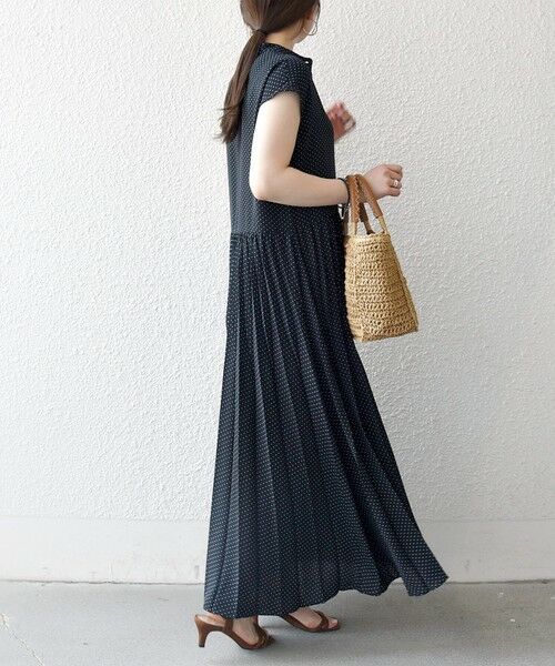 SHIPS / シップス ロング・マキシ丈ワンピース | 《予約》SHIPS any:〈手洗い可能〉ドット バンドカラー フレンチ プリーツ ロング ワンピース | 詳細3