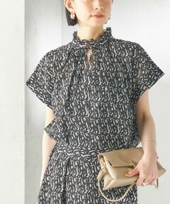 SHIPS / シップス シャツ・ブラウス | 《予約》〈手洗い可能〉サッカー プリント フリル ネック 半袖 ブラウス