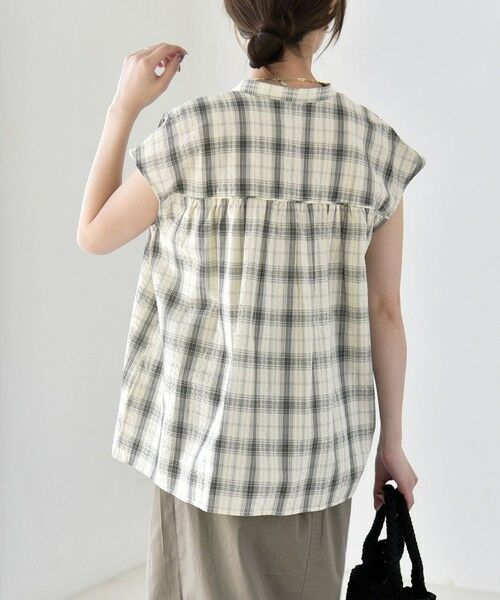 SHIPS / シップス シャツ・ブラウス | 《予約》quaranciel:〈手洗い可能〉チェック ギャザー バンドカラー フレンチ シャツ | 詳細8