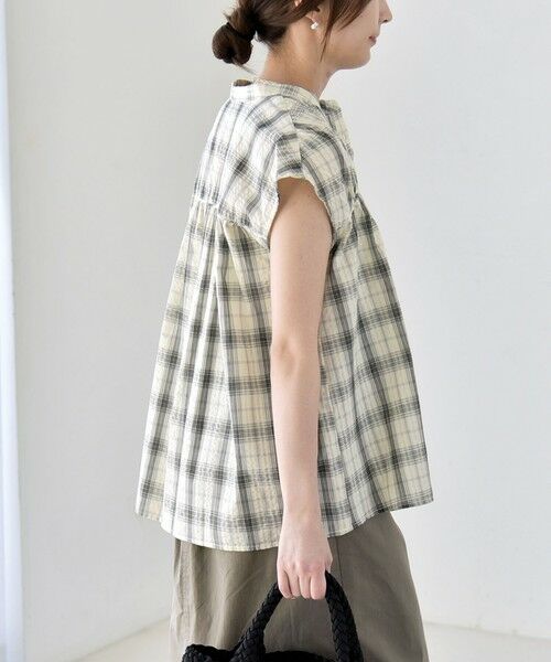 SHIPS / シップス シャツ・ブラウス | 《予約》quaranciel:〈手洗い可能〉チェック ギャザー バンドカラー フレンチ シャツ | 詳細9