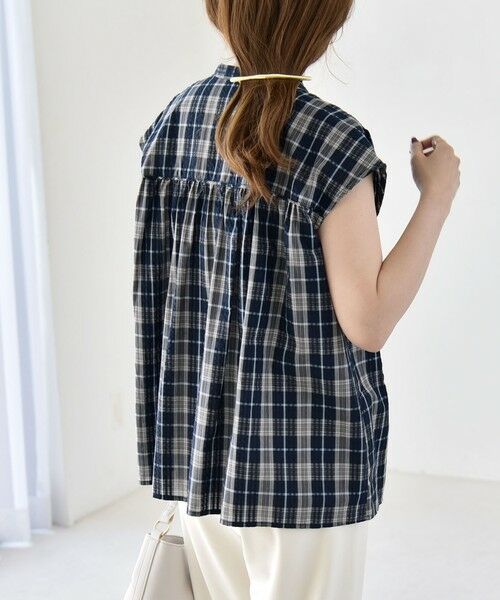 SHIPS / シップス シャツ・ブラウス | 《予約》quaranciel:〈手洗い可能〉チェック ギャザー バンドカラー フレンチ シャツ | 詳細20