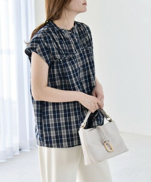 SHIPS / シップス シャツ・ブラウス | 《予約》quaranciel:〈手洗い可能〉チェック ギャザー バンドカラー フレンチ シャツ | 詳細22
