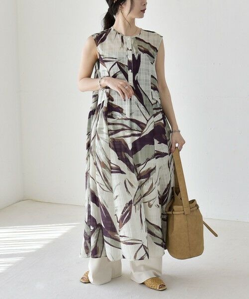 SHIPS / シップス ロング・マキシ丈ワンピース | 《予約》quaranciel:〈洗濯機可能〉ボタニカル プリント クルーネック ギャザー ワンピース | 詳細11