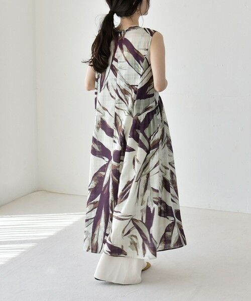 SHIPS / シップス ロング・マキシ丈ワンピース | 《予約》quaranciel:〈洗濯機可能〉ボタニカル プリント クルーネック ギャザー ワンピース | 詳細5