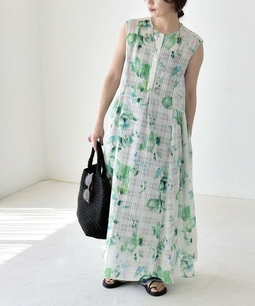 SHIPS / シップス ロング・マキシ丈ワンピース | 《予約》quaranciel:〈洗濯機可能〉ボタニカル プリント クルーネック ギャザー ワンピース | 詳細25