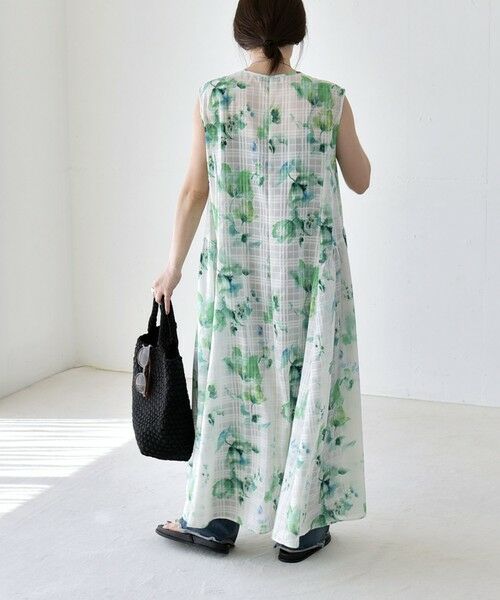 SHIPS / シップス ロング・マキシ丈ワンピース | 《予約》quaranciel:〈洗濯機可能〉ボタニカル プリント クルーネック ギャザー ワンピース | 詳細28
