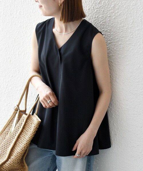 SHIPS / シップス シャツ・ブラウス | 《予約》SHIPS any:〈防しわ/接触冷感/UVカット/洗濯機可能〉ファンクション Vネック ノースリーブ フレア ブラウス（ブラック）