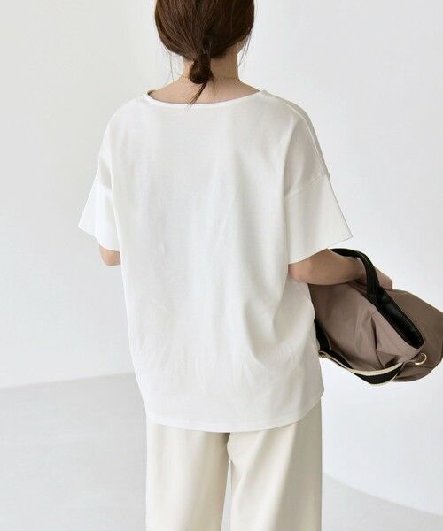 SHIPS / シップス Tシャツ | 《予約》quaranciel:〈接触冷感/汗染み防止加工/洗濯機可能〉Vネック タック ハーフスリーブ TEE | 詳細5