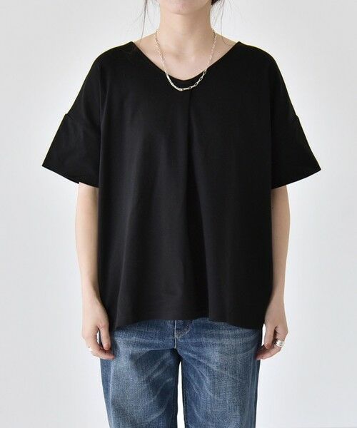 SHIPS / シップス Tシャツ | 《予約》quaranciel:〈接触冷感/汗染み防止加工/洗濯機可能〉Vネック タック ハーフスリーブ TEE | 詳細16