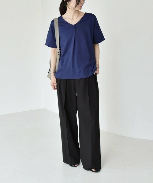 SHIPS / シップス Tシャツ | 《予約》quaranciel:〈接触冷感/汗染み防止加工/洗濯機可能〉Vネック タック ハーフスリーブ TEE | 詳細20