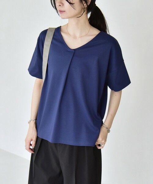 SHIPS / シップス Tシャツ | 《予約》quaranciel:〈接触冷感/汗染み防止加工/洗濯機可能〉Vネック タック ハーフスリーブ TEE | 詳細22