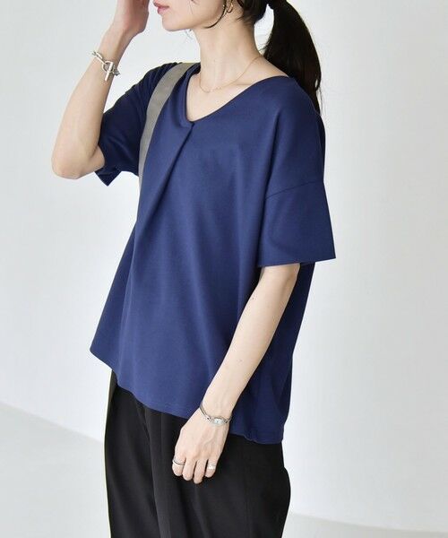 SHIPS / シップス Tシャツ | 《予約》quaranciel:〈接触冷感/汗染み防止加工/洗濯機可能〉Vネック タック ハーフスリーブ TEE | 詳細23
