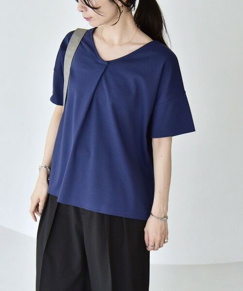 SHIPS / シップス Tシャツ | 《予約》quaranciel:〈接触冷感/汗染み防止加工/洗濯機可能〉Vネック タック ハーフスリーブ TEE | 詳細25