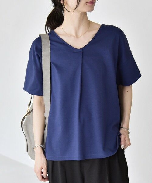 SHIPS / シップス Tシャツ | 《予約》quaranciel:〈接触冷感/汗染み防止加工/洗濯機可能〉Vネック タック ハーフスリーブ TEE（ブルー）