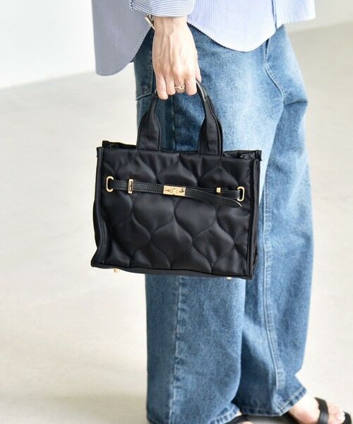 SHIPS / シップス トートバッグ | 《予約》quaranciel: スクエア キルティング ベルト 2way トート バッグ（ブラック）