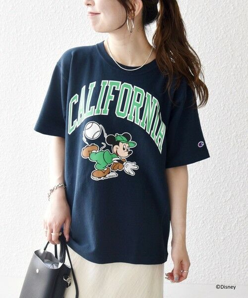 SHIPS / シップス Tシャツ | Champion:〈洗濯機可能〉ディズニー / グラフィック ロゴ ショート スリーブ TEE（ネイビー）