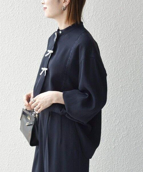SHIPS / シップス シャツ・ブラウス | 《予約》SHIPS any:〈手洗い可能〉リボン モチーフ スタンドカラー シャツ ブラウス［NAVY BLUE］ | 詳細28