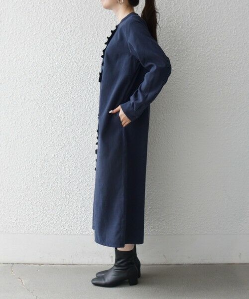 SHIPS / シップス ロング・マキシ丈ワンピース | 《予約》SHIPS any:〈洗濯機可能〉ピーチスキン フリル バンドカラー シャツ ワンピース | 詳細25