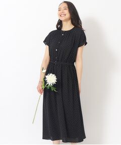 【無理せずキレイ】夏のお出かけに 女性らしさあふれる ドットプリントワンピース