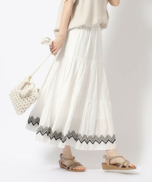 SHOO・LA・RUE / シューラルー ロング・マキシ丈スカート | ふわっと揺れる インド綿 ティアード刺繍スカート | 詳細2