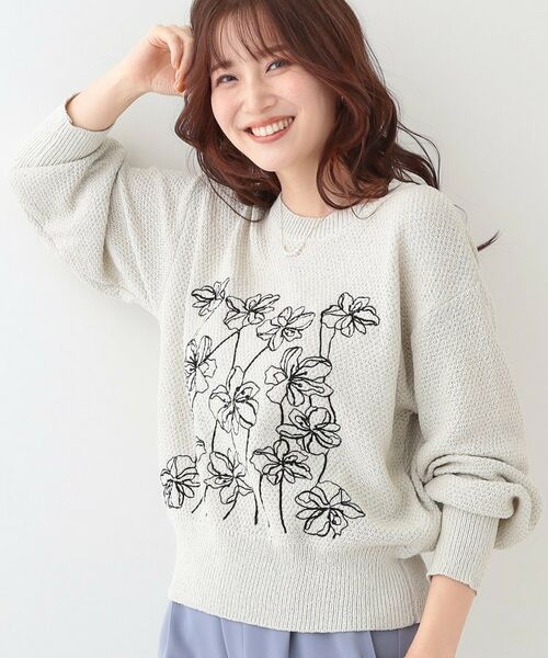 SHOO・LA・RUE/シューラルー 花柄刺繍ブークレニット ライトグレー(011) 04(LL) SHOO・LA・RUE/シューラルー 花柄刺繍ブークレニット ライトグレー(011) 04(LL)
