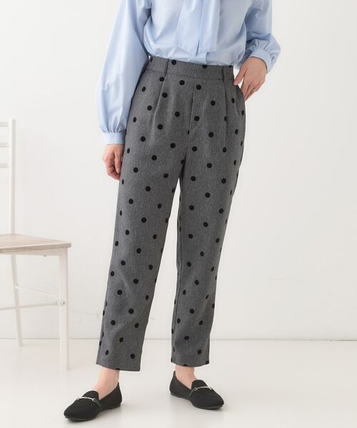 SHOO・LA・RUE/シューラルー 華やかさ引き立つ フロッキードット柄 テーパードパンツ ブラック(019) 04(LL) SHOO・LA・RUE/シューラルー 華やかさ引き立つ フロッキードット柄 テーパードパンツ ブラック(019) 04(LL)