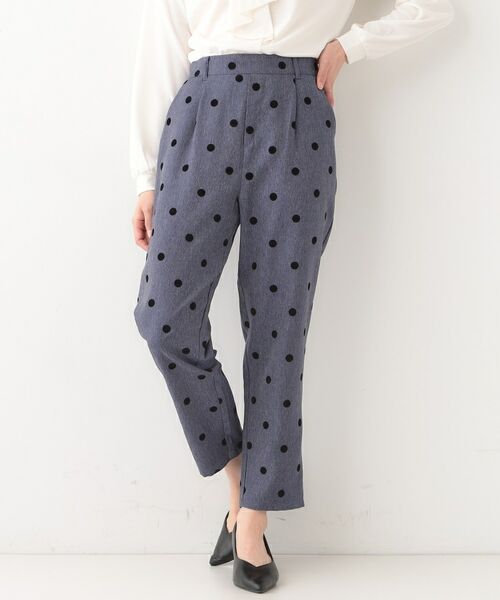 SHOO・LA・RUE/シューラルー 華やかさ引き立つ フロッキードット柄 テーパードパンツ ネイビー(094) 02(M) SHOO・LA・RUE/シューラルー 華やかさ引き立つ フロッキードット柄 テーパードパンツ ネイビー(094) 02(M)