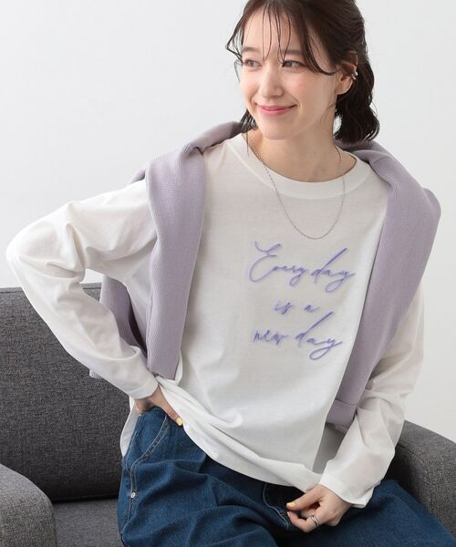 SHOO・LA・RUE/シューラルー 【S-LL】ロゴの立体感が魅力 ブラシ刺繍ロンT オフホワイト(003) 03(L) SHOO・LA・RUE/シューラルー 【S-LL】ロゴの立体感が魅力 ブラシ刺繍ロンT オフホワイト(003) 03(L)