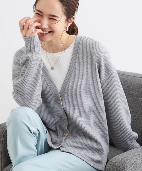 SHOO・LA・RUE/シューラルー 【S-LL】柔らかさが癖になる 凹凸Vネックカーディガン グレー(012) 01(S) SHOO・LA・RUE/シューラルー 【S-LL】柔らかさが癖になる 凹凸Vネックカーディガン グレー(012) 01(S)